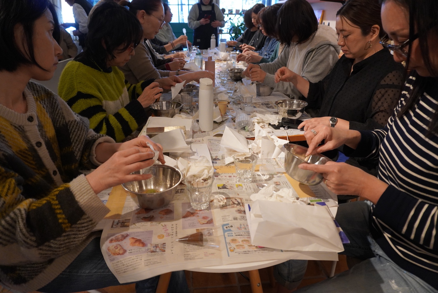 インセンスワークショップ・全員で実習している様子